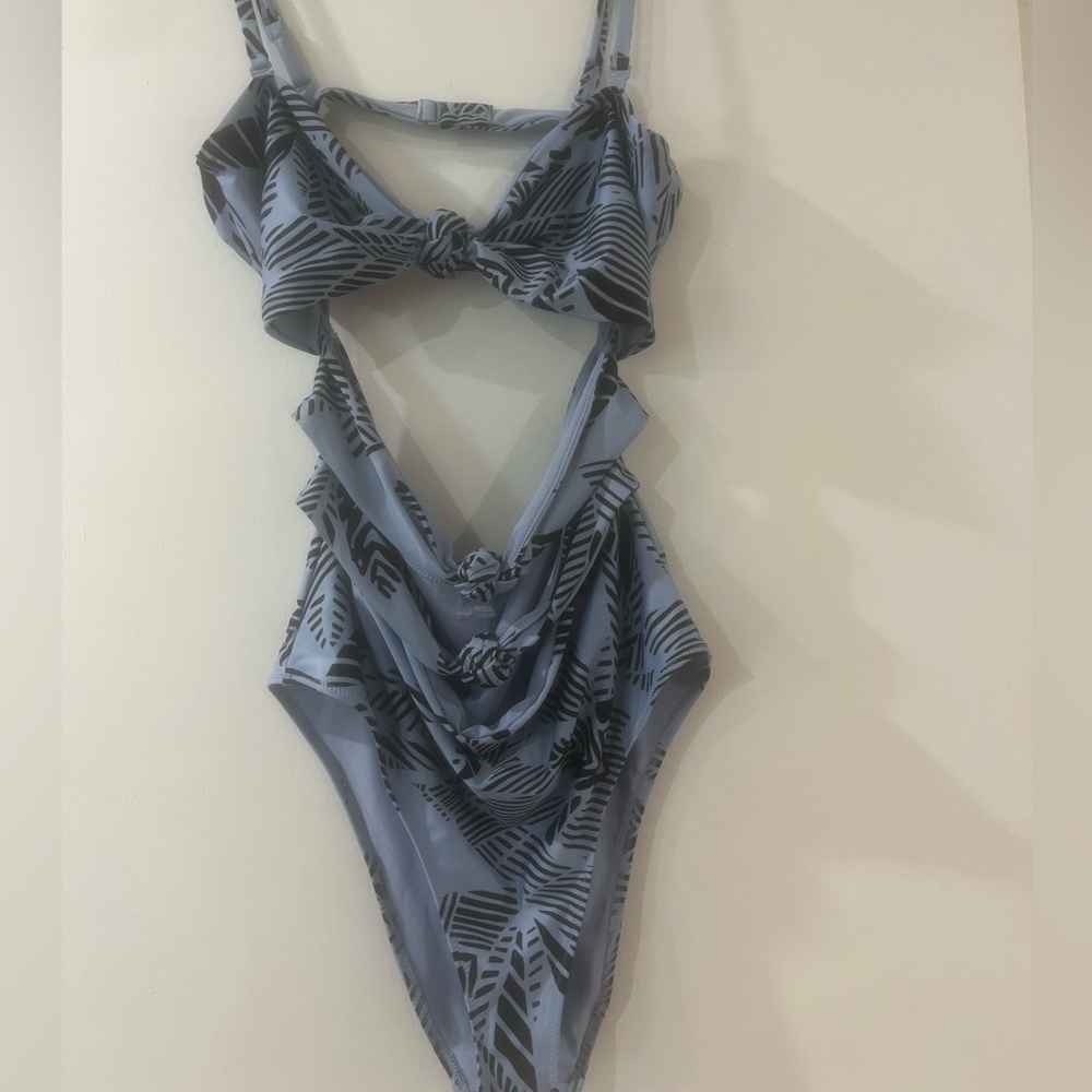 Aerie cut-out one piece